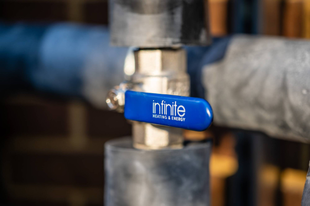 Infinite-branded isolation valve on insulated heating pipework